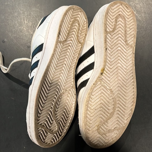 Adidas Superstars Gold Label Size 4 - Picture 4 of 5